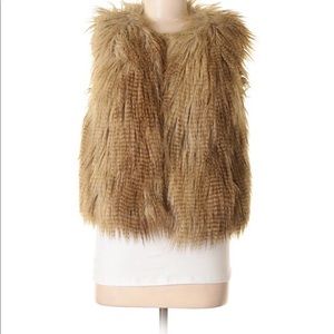 Mods International brown faux fur vest w/ pockets